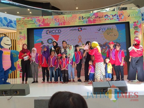 Acara peduli kasih
