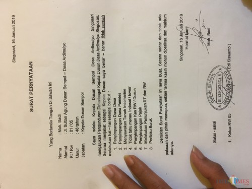 Surat pernyataan yang dibuat mantan Kasun Sempol, Moh Badi sesaat sebelum mengundurkan diri sebagai Kasun (Foto: Ashaq Lupito / MalangTIMES)