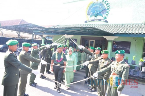 Upacara sertijab Danramil dan Anggota MPP yang digelar Kodim 0808/Blitar.(Foto : Team BlitarTIMES)