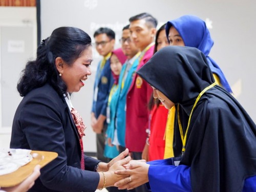 Beberapa mahasiswa saat dikukuhkan menjadi Relawan Pajak Kanwil Direktorat Jenderal Pajak (DJP) Jawa Timur III (Foto: Istimewa)
