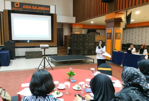 Kepala Dinsos-P3AP2KB, Penni Indriani saat membuka Renja 2021 (Hendra Saputra)