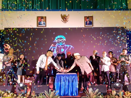 Jajaran Pejabat Pemkot Malang bersama stakeholder terkait saat melaunching SPPT Pajak Bumi dan Bangunan (PBB), Gebyar Panutan Pajak 2020 Bapenda Kota Malang di Hall Kartini, Kamis (27/2) (Arifina Cahyanti Firdausi/ MalangTIMES)