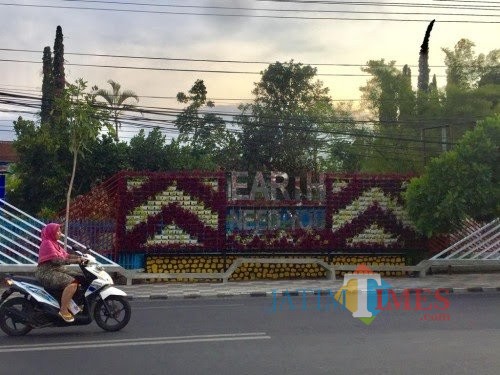 Vertical garden di Jalan Panglima Sudirman, Kecamatan Batu. (Foto: Irsya Richa/MalangTIMES)