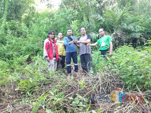 Penanaman pohon Baobab yang didatangkan dari Madagaskar (Foto : Moch. R. Abdul Fatah / Jatim TIMES)