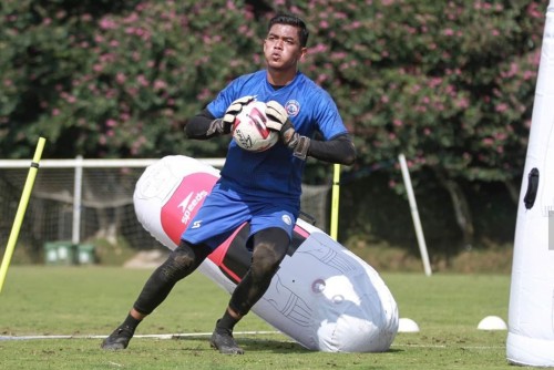 Penjaga gawang Arema FC, Teguh Amiruddin (official Arema FC)