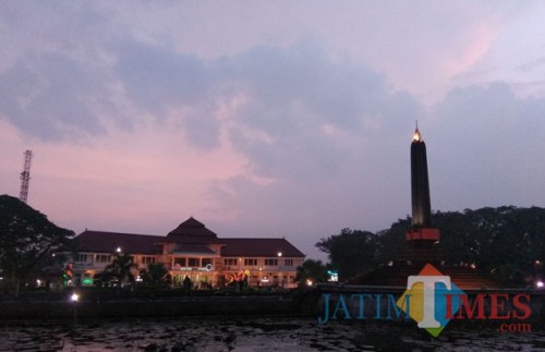 Bangunan tugu dan Balaikota Malang (Dok. MalangTIMES)