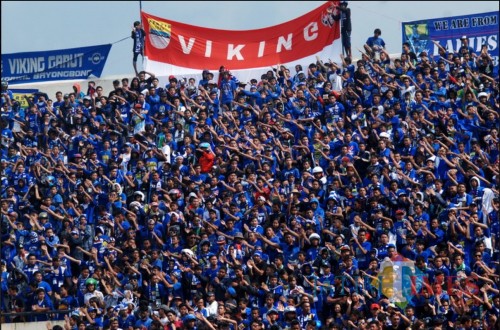 Ilustrasi suporter Viking saat menyaksikan Tim Persib Bandung bertanding (Foto : Istimewa)