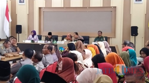 Suasan rakor pencegahan virus corona di Swagata Pendopo Kabupaten Jombang. (Foto : Adi Rosul / JombangTIMES)