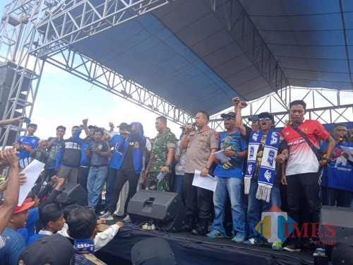 Deklarasi Damai yang diikuti oleh Polres Malang, Kodim 0818 Malang-Batu dan Aremania