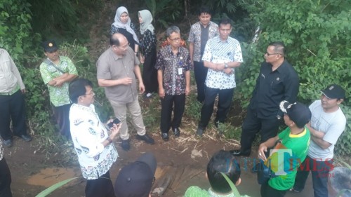 Foto suwaris/jatimtimes/ peninjauan lokasi penanaman pisang
