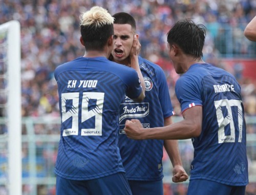 Kushedya Hari Yudo (99) saat merayakan gol Elias Alderete (official Arema FC)