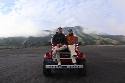 Wisatawan saat berswa foto di Taman Nasional Bromo Tengger Semeru (TNBTS) (Foto: Istimewa)
