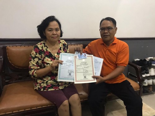 Dokumen kepengurusan yang sudah diantarkan ke lokasi domisili pemilik oleh petugas Dispendukcapil Kota Malang (Foto: Dokumentasi Dispendukcapil Kota Malang)