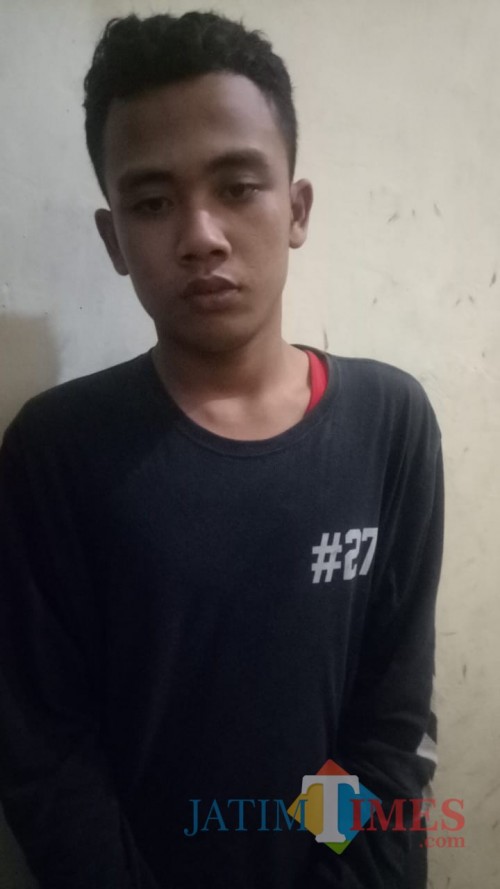 Tersangka Minarno Adi Saputra saat diamankan polisi karena kasus peredaran narkoba (Foto : Polsek Tirtoyudo for MalangTIMES)