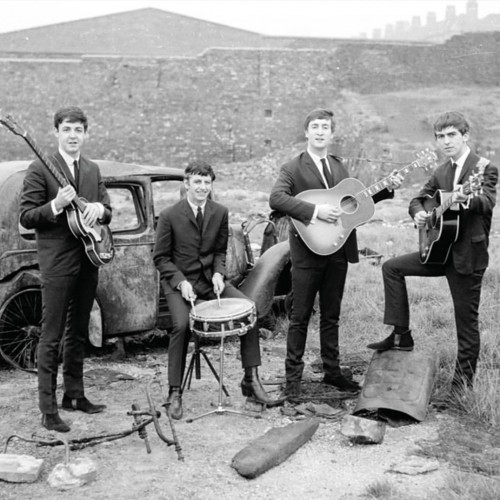 The Beatles saat sesi pemotretan. (Foto: Instagram thebeatles)