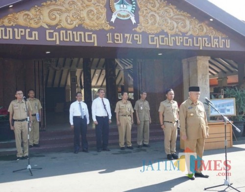 Bupati Malang Sanusi dalam acara persiapan penyerahan mobil perpustakaan keliling ke DPA Kabupaten Malang (Humas for MalangTimes)