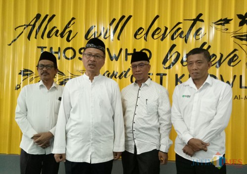 (dua dari kiri) Rektor UIN Malang, Prof Dr Abdul Haris MAg bersama para pimpinan lain. (Foto: Ima/MalangTIMES)