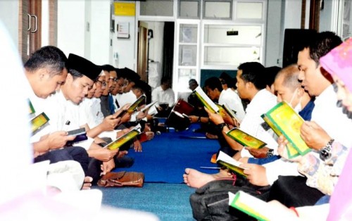 Suasana khotmil Quran pimpinan UIN Malang di Fakultas Saintek. (Foto: Humas)