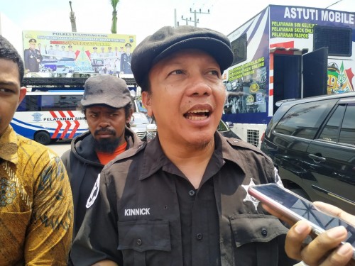 Doni Herdaru Tona ketua Animal Defenders Indonesia saat Di Polres Tulungagung / Foto : Anang Basso / Tulungagung TIMES