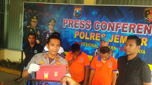 Kapolres Jember AKBP Aris Supriyono dan Kasatreskoba Iptu Agung Joko