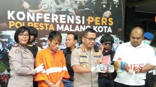 Pelaku saat dirilis petugas di Polresta Malang Kota (Ist)
