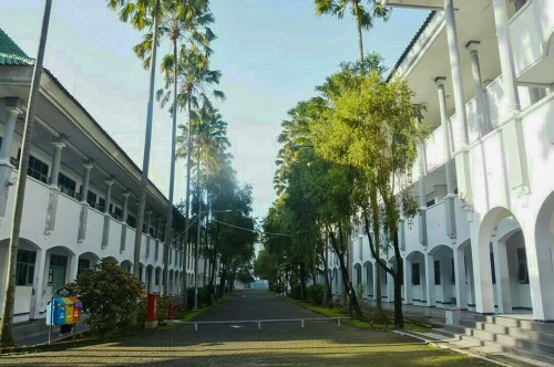 Suasana dalam kampus UIN Malang yang sepi. (Foto: Instagram @uinmlg)
