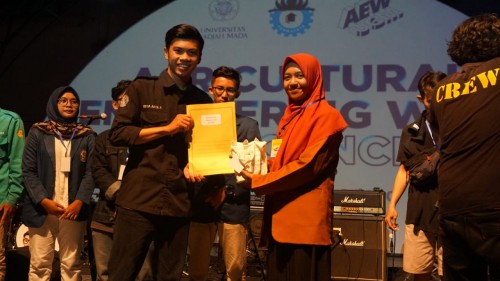 Mahasiswa yang menciptakan teknologi Lemper. (Ist)