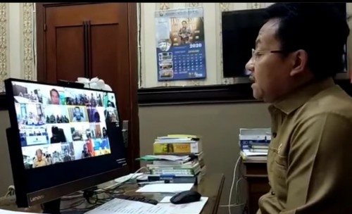 Suasana rapat teleconference yang dipimpin Wali Kota Malang Sutiaji dalam unggahan video. (Foto: instagram @sam.sutiaji)