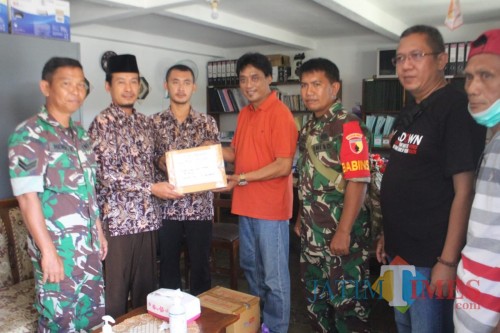 Bakti sosial oleh Tim Relawan Sego Berkat Pacitan bersama Babinsa 0801 Pacitan, Rabu (25/3/2020)