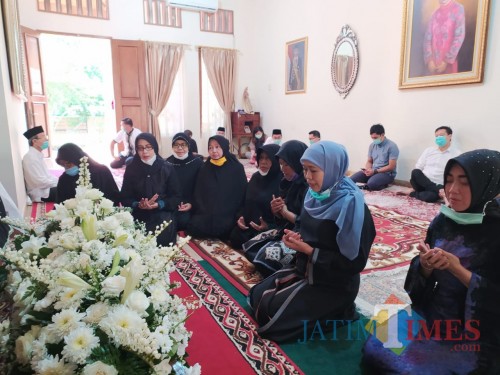Gubernur Jatim Khofifah Indar Parawansa.