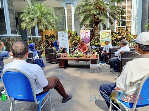 Diskusi Manajemen Krisis, Kasus Covid-19. (Foto: Syahrul/MalangTIMES)