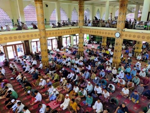 Suasana salat Jumat di salah satu masjid di Kota Batu beberapa saat lalu. (Foto: istimewa)