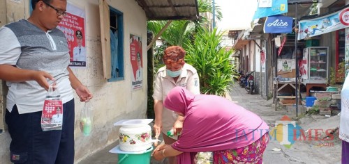 Gotong royong warga