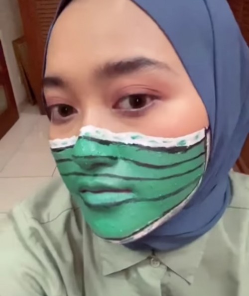 Make up masker anti virus ala beuty vloger Indira Kalistha. (Foto: instagram @indirakalistha)