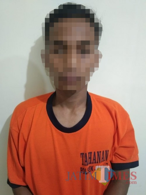 Tersangka Diki Andrian saat diringkus anggota Unit Reskrim Polsek Jabung karena kasus penipuan dan penggelapan (Foto : Humas Polres Malang for MalangTIMES)