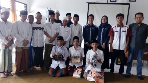 Mahasiswa Prodi TI Unikama saat melakukan workshop di SMK An Nur Bululawang (Ist)