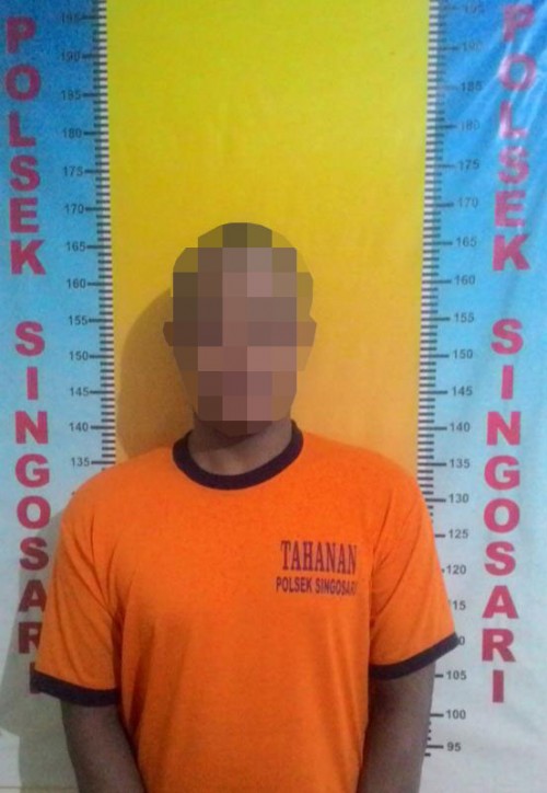Taruwi alias Gundul tersangka kasus pencurian saat diamankan polisi akibat terlibat jaringan curat, curanmor, dan narkotika (Foto : Polsek Singosari for MalangTIMES)