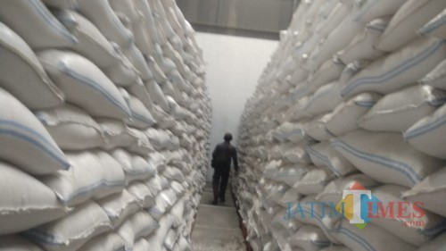 Stok beras di Bulog Subdivre Malang, Jawa Timur. (Arifina Cahyanti Firdausi/MalangTIMES)