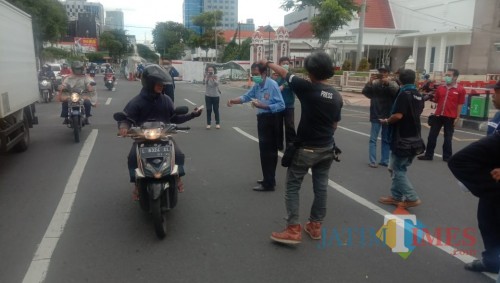 Jurnalis Pokja Dakota (Dewan Kota) ketika berbagi