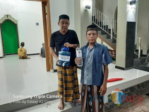 Kagama Blitar Raya bagikan bantuan sosial disinfektan, masker dan hand sanitizer kepada masyarakat di tengah bencana wabah Corona