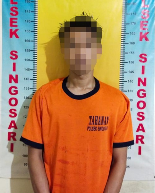 Tersangka Rico Ardie Purnomo saat diamankan polisi karena terlibat jaringan narkoba (Foto : Polsek Singosari for MalangTIMES)
