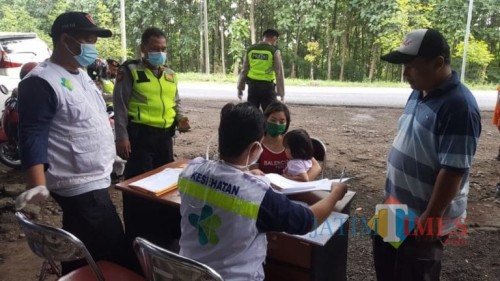 Posko Cek Point Kendaraan Yang Masuk Kabupaten Ngawi, Rabu 01/04/2020