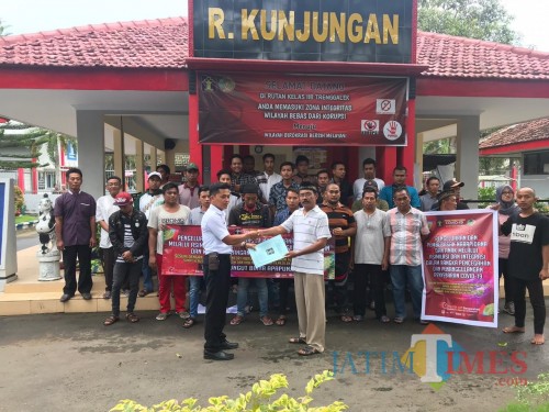 Sejumlah narapidana yang bakal asimiliasi di rumah masing-masing