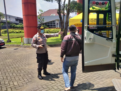 Kapolsek Blimbing Kompol Heri Widodo saat melakukan pemantauan (Anggara Sudiongko/ MalangTIMES)