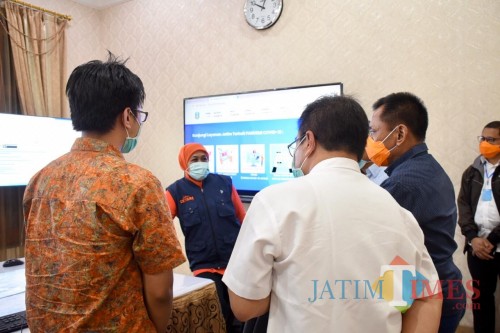 Gubernur Jatim Khofifah