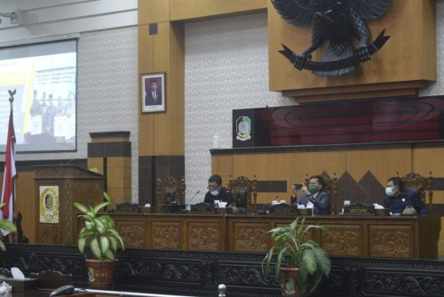 Rapat Paripurna DPRD Banyuwangi Lewat Teleconference