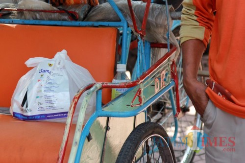 Aksi Si Jamal Melegakan Warga Ekonomi Terdampak Covid-19 di Kota Kediri. (foto: Ist)