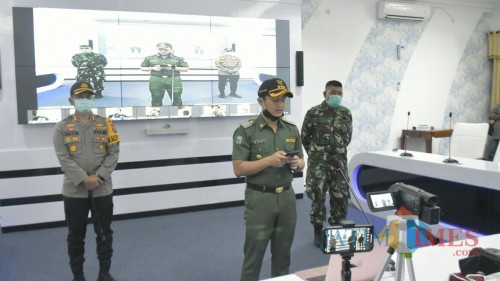 Bupati Trenggalek gelar pers rilis dengan awak media di Trenggalek.
