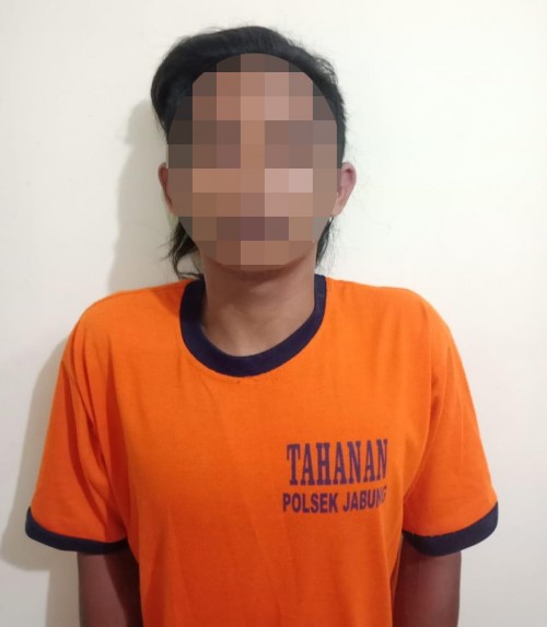 Khoirul Fausan tersangka pencurian saat diamankan polisi