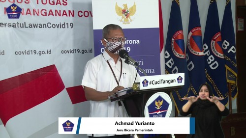 Achmad Yurianto, Juru Bicara Pemerintah terkait persebaran Covid-19 di Indonesia dengan mimbar konferensi bertuliskan #CuciTangan, Kamis (9/4/2020). (Foto: BNPB)